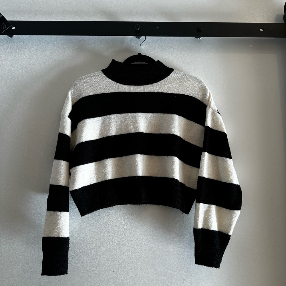 H&M Striped Black and White Women's Sweater